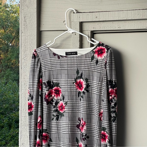 Elegant Ivanka Trump Dress with Floral Accents - Picture 4 of 8